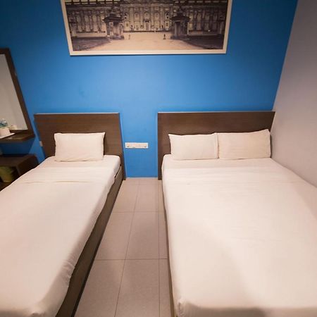 Golden Pearl Hotel Near Universiti Tun Hussein Onn Malaysia Uthm Бату-Пахат Экстерьер фото