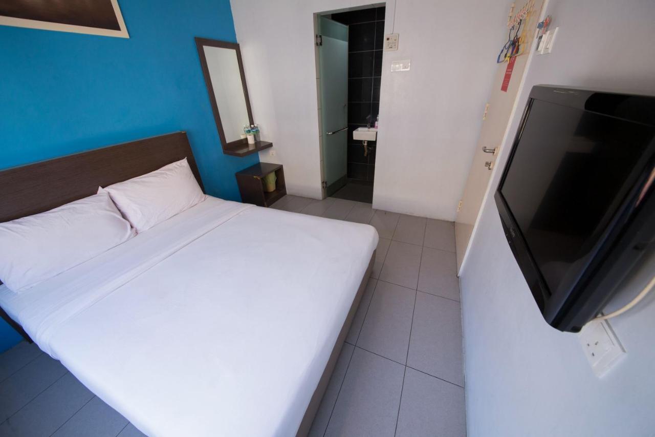 Golden Pearl Hotel Near Universiti Tun Hussein Onn Malaysia Uthm Бату-Пахат Экстерьер фото